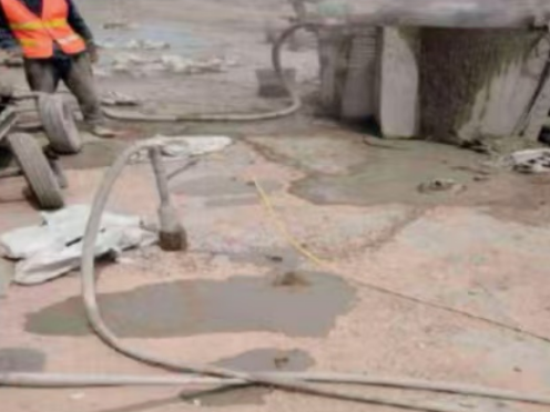 当雄水泥混凝土路面板底注浆技术 路面脱空注浆整治方案