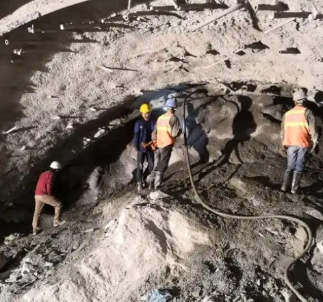 当雄拱顶带模注浆料的施工流程及注意事项